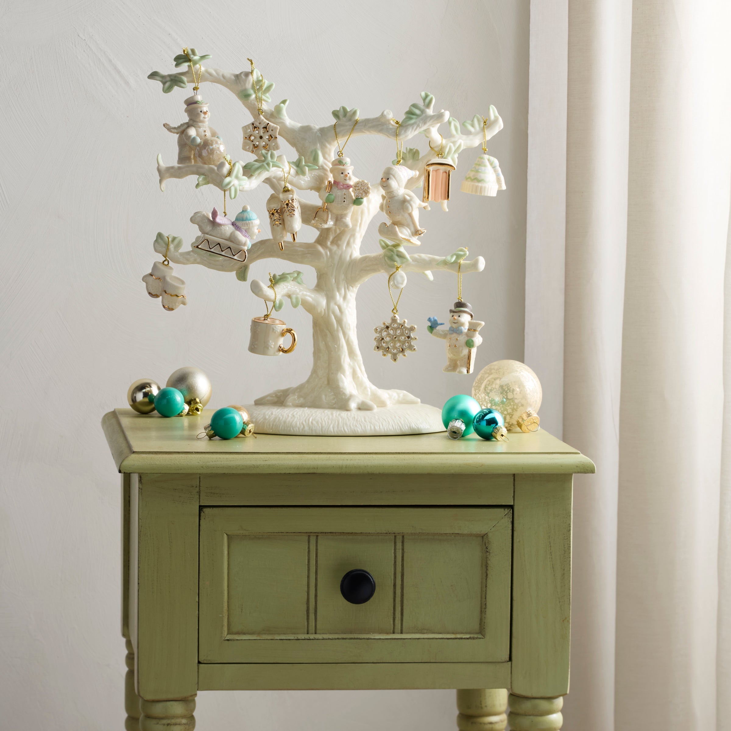 Snow Pals 12-Piece Ornament Set - Image 3