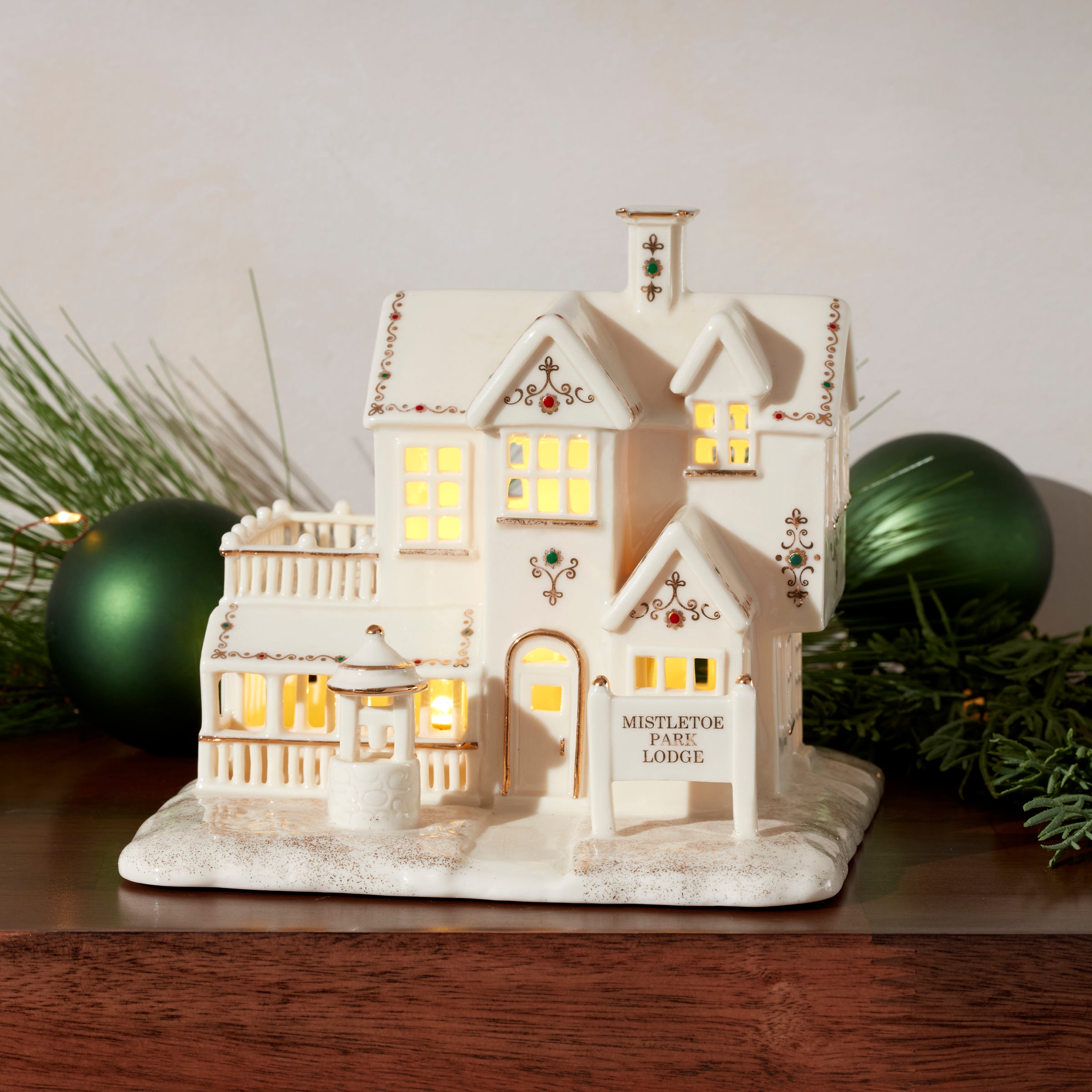 Mistletoe Park Lit Lodge - Image 5