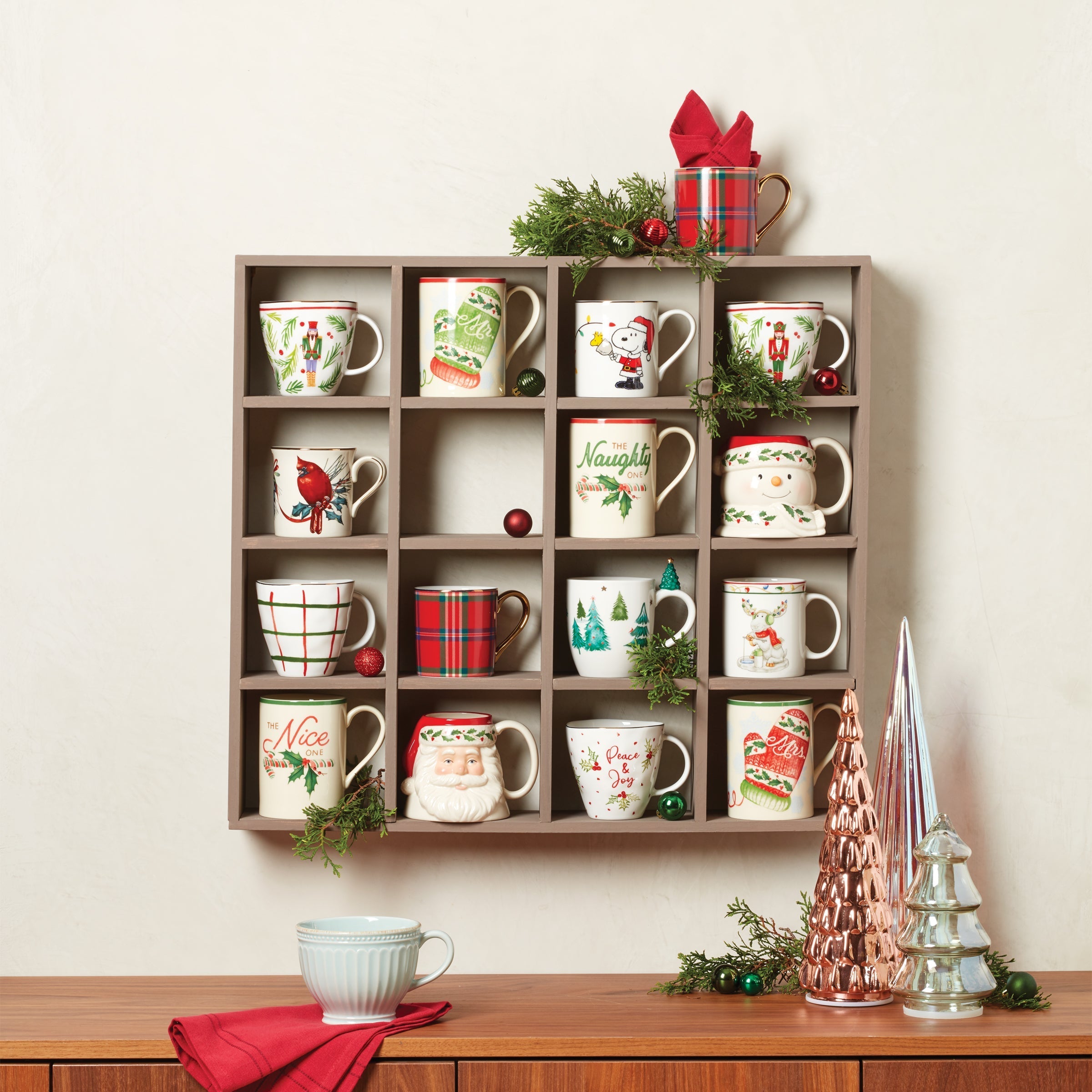 Snoopy Christmas Mugs - Set of 4 - Image 4