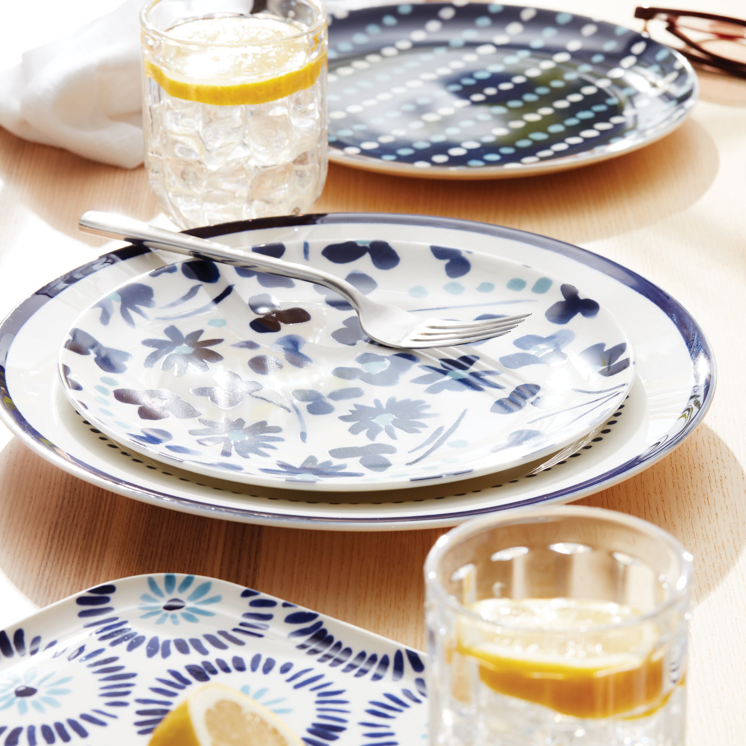 Floral Way Accent Plates - Set of 4 - Image 4