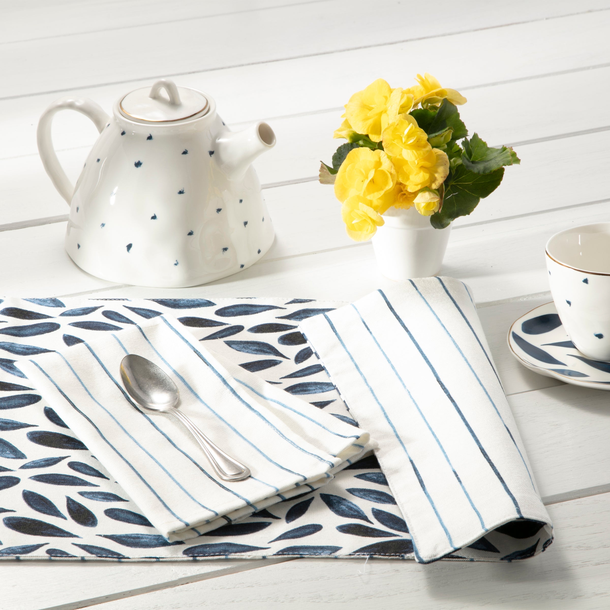 Blue Bay Leaf/Stripe Reversible Placemat - Image 2